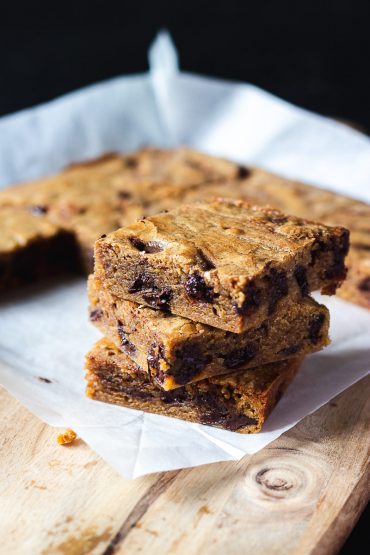 blondies staplade på varandra.
