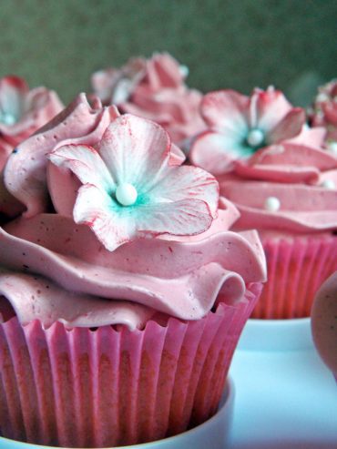 Hallon och vanilj cupcakes