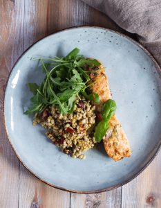 grynsallad med lax