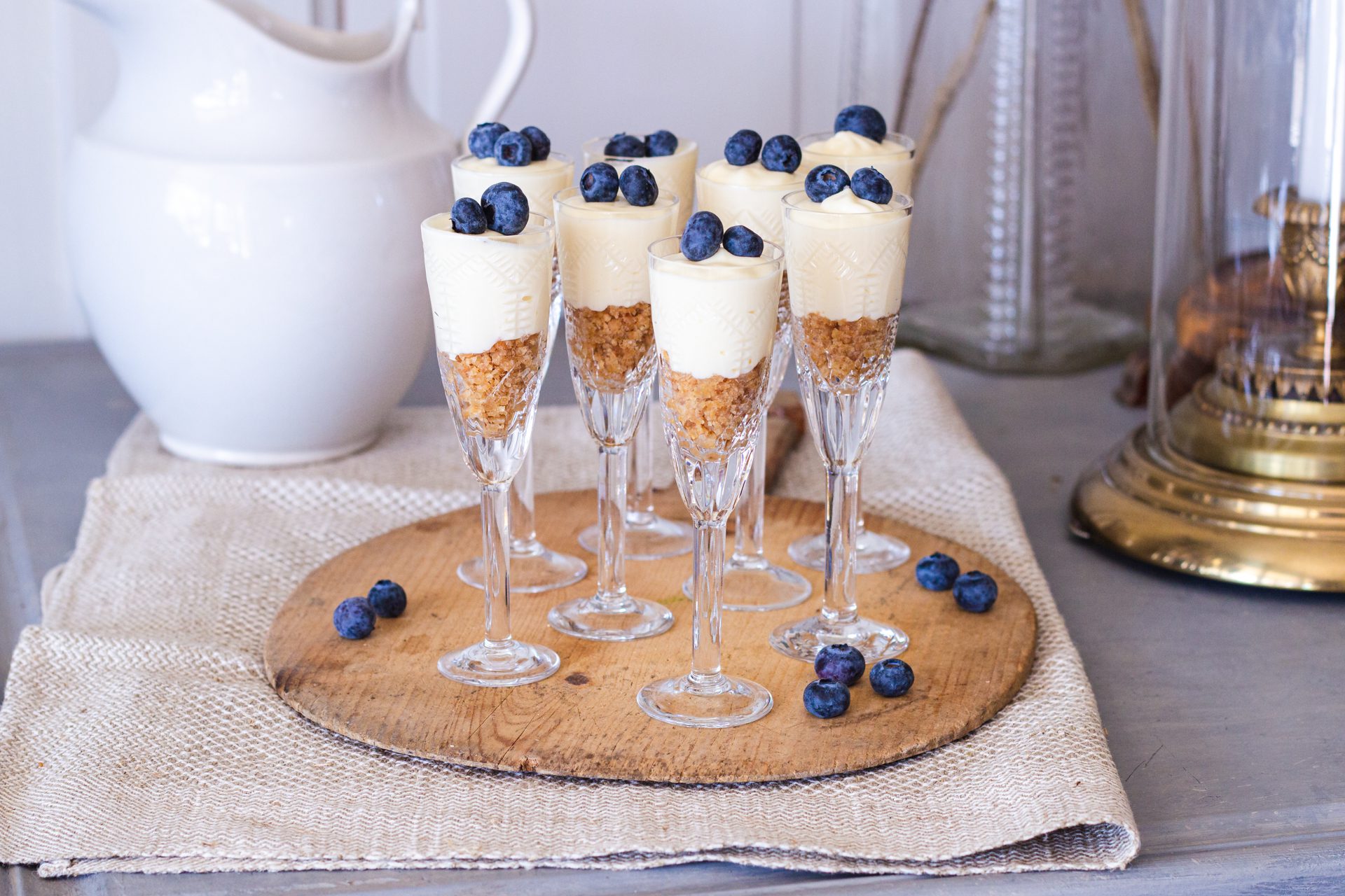 cheesecakemousse i glas med blåbär