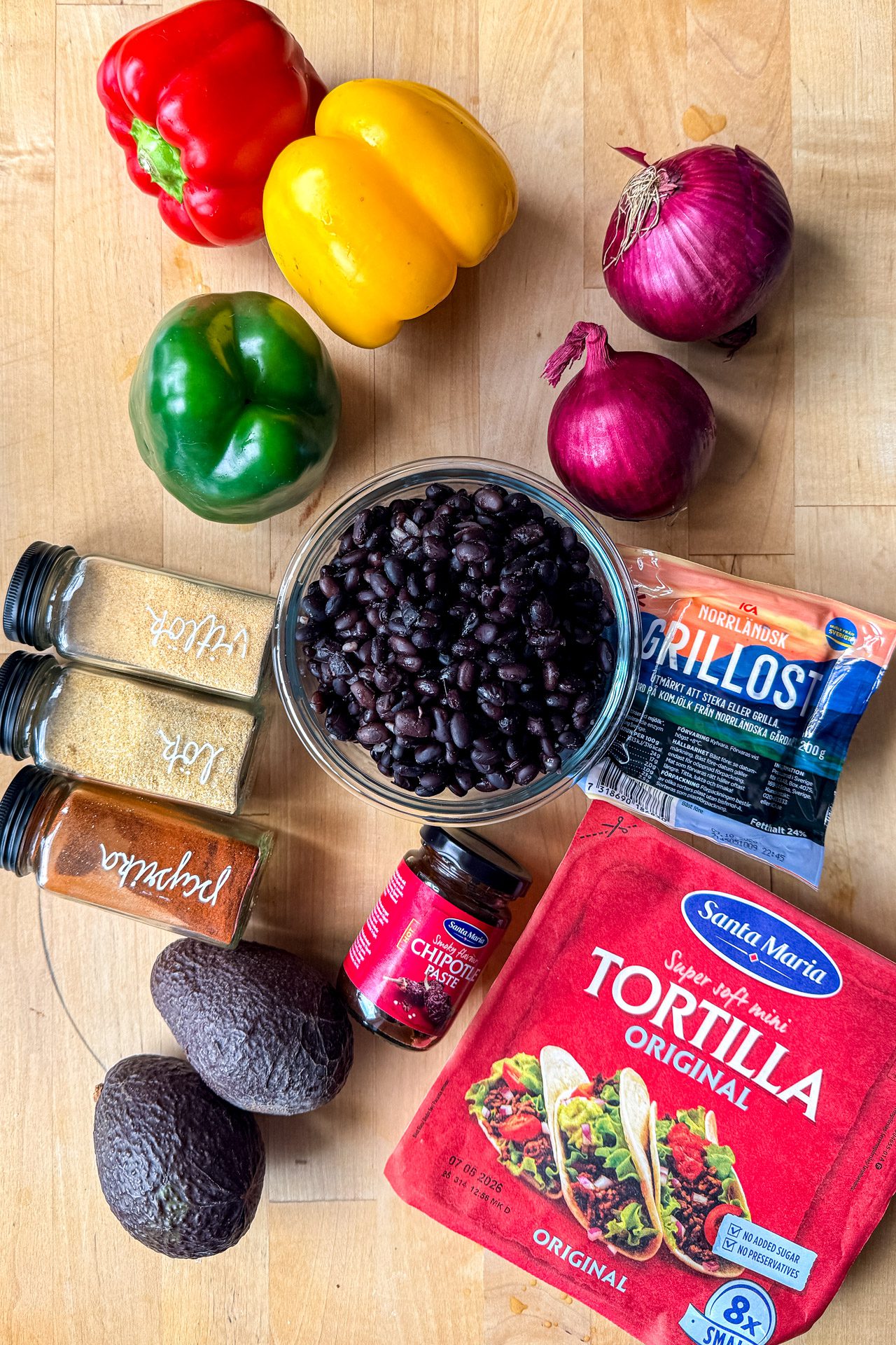 ingredienser till tacoplåt på köksbänken